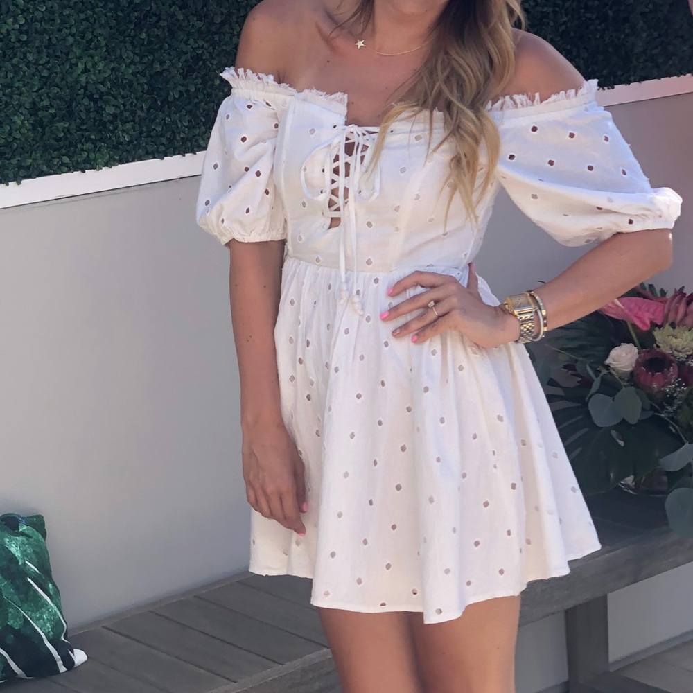 Beautiful White House of Harlow dress